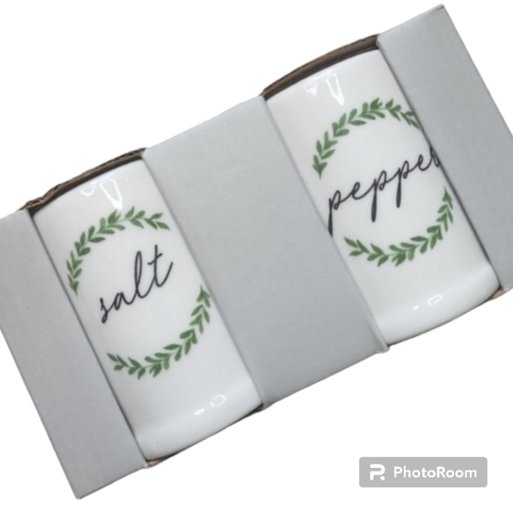 NWT Vine Salt and Pepper Shaker set